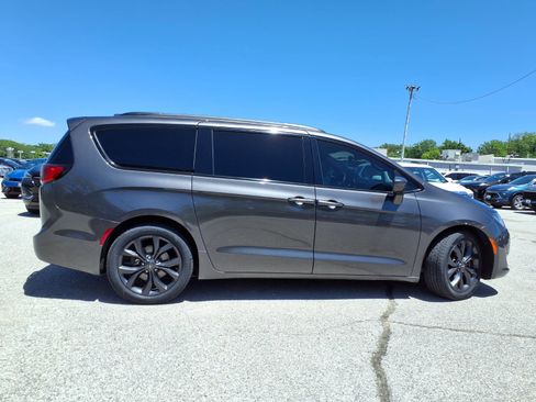 Used 2020 Chrysler Pacifica Touring-L Plus w/ S Appearance Package FWD image 27
