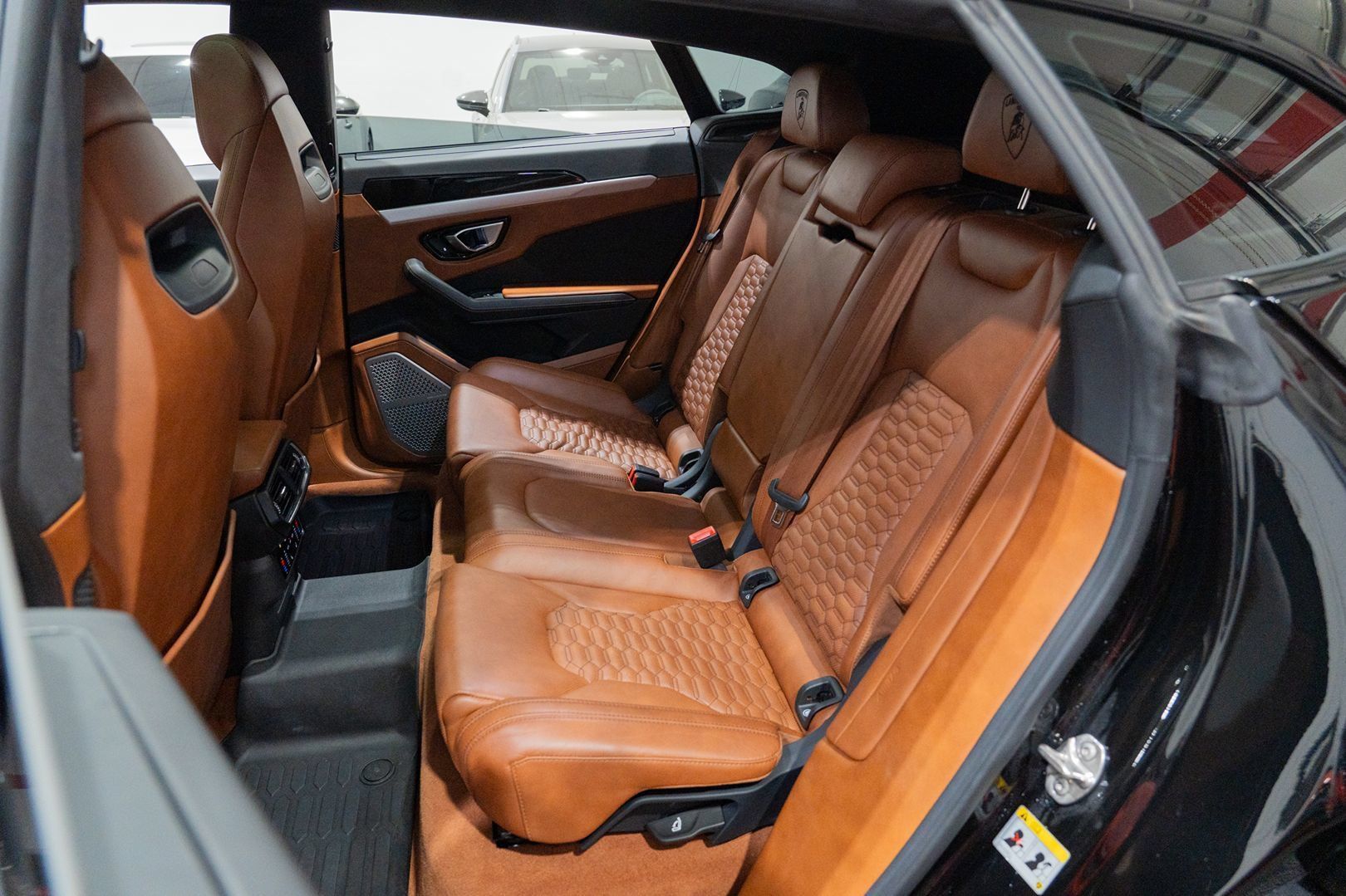 Used 2021 Lamborghini Urus AWD/4WD image 42
