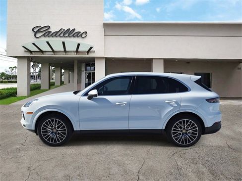 Used 2022 Porsche Cayenne Platinum Edition image 2