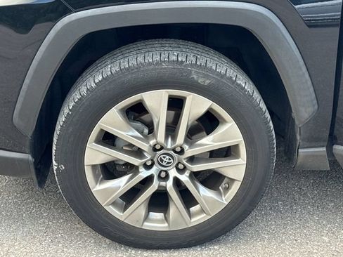 Used 2019 Toyota RAV4 XLE Premium FWD image 24