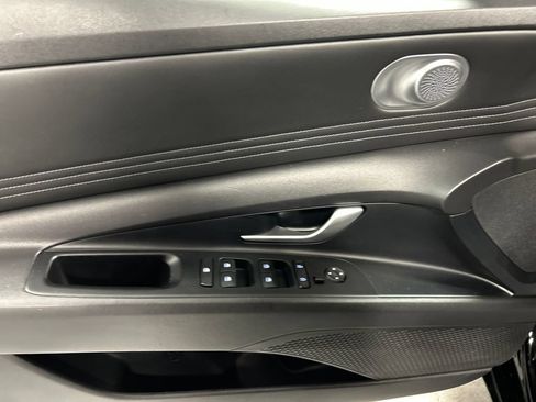Used 2022 Hyundai Elantra SEL w/ Convenience Package FWD image 12