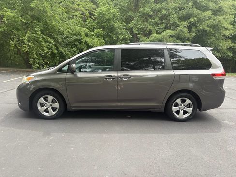 Used 2014 Toyota Sienna LE FWD image 7
