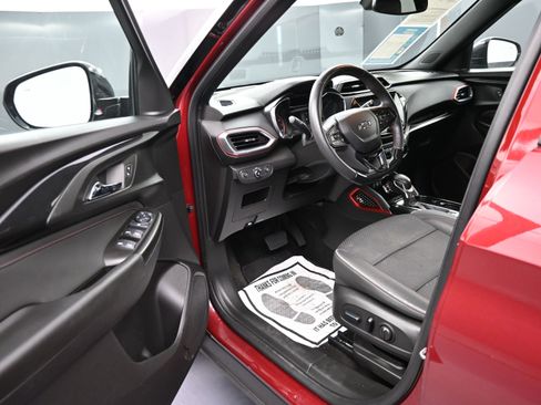 Used 2023 Chevrolet TrailBlazer RS w/ Convenience Package FWD image 9