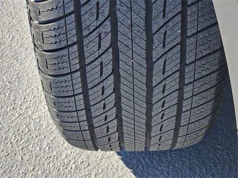 Certified 2022 Lincoln Nautilus Reserve w/ Equipment Group 202A image 11