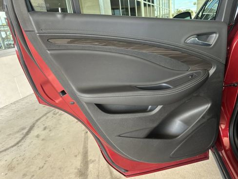 Used 2019 Buick Envision Essence image 28