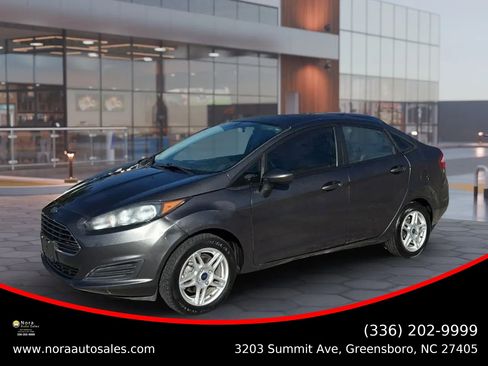 Used 2018 Ford Fiesta SE FWD image 1