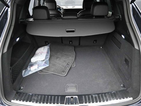 Certified 2025 Porsche Cayenne AWD/4WD image 20