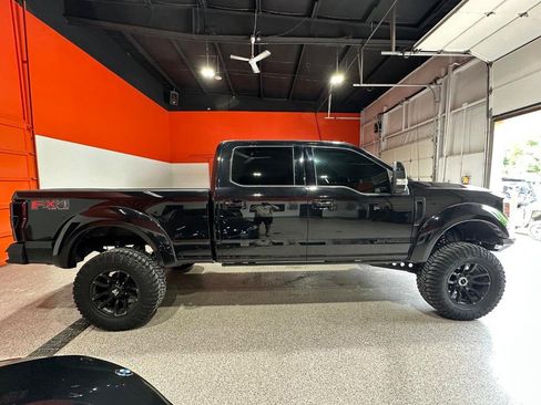 Used 2019 Ford F250 Lariat w/ Lariat Ultimate Package AWD/4WD image 2
