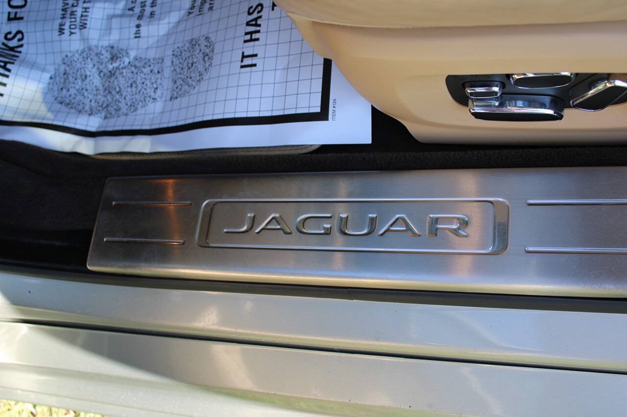 Used 2014 Jaguar XJ L Portfolio RWD image 34