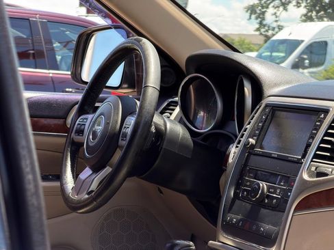 Used 2011 Jeep Grand Cherokee Limited w/ Luxury Group II AWD/4WD image 24