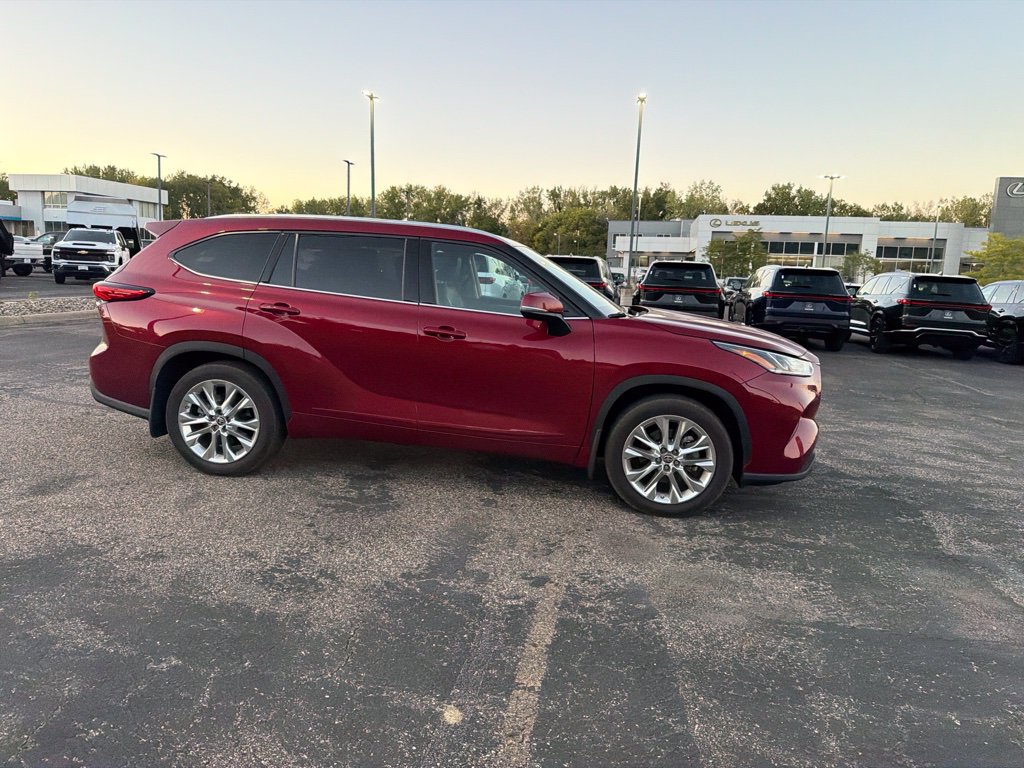 Used 2021 Toyota Highlander Limited AWD/4WD image 12