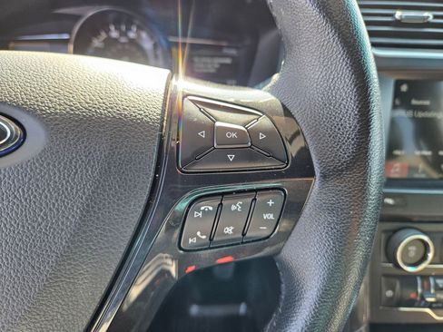 Used 2017 Ford Explorer XLT w/ Equipment Group 202A AWD/4WD image 18