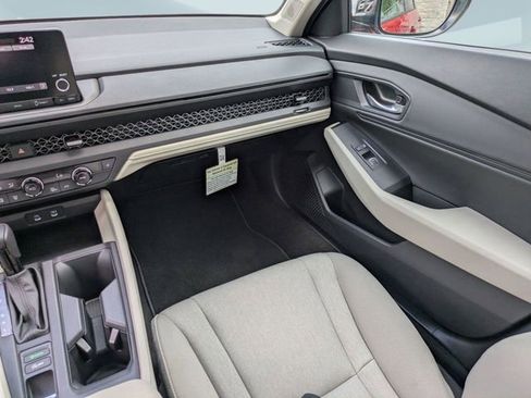 Used 2025 Honda Accord SE image 17
