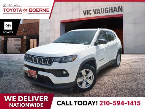 Used 2022 Jeep Compass Latitude FWD image 1
