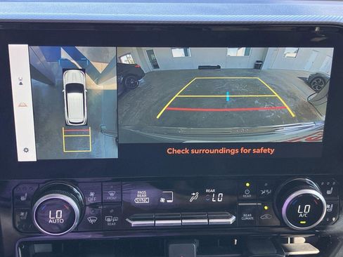 Used 2024 Toyota Highlander Platinum image 14