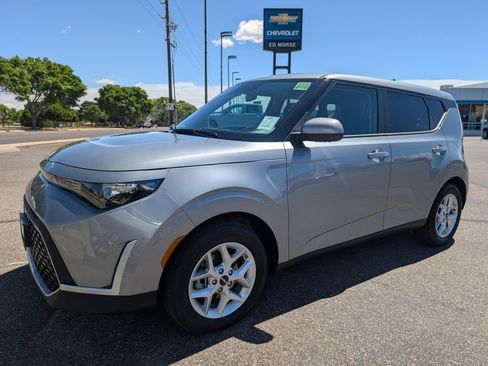 Used 2025 Kia Soul LX w/ LX Technology Package FWD image 1