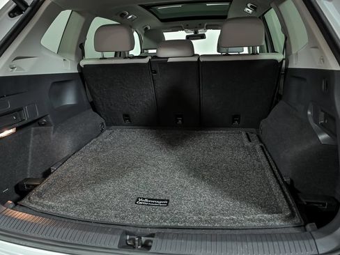 Used 2019 Volkswagen Tiguan SEL AWD/4WD image 9