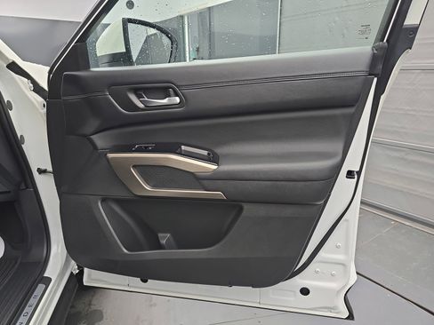 Used 2023 Nissan Pathfinder Platinum FWD image 41