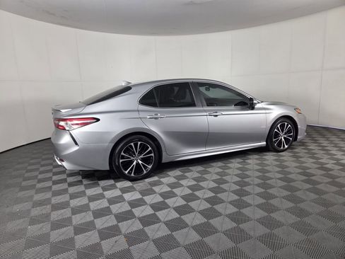 Used 2020 Toyota Camry SE w/ Convenience Package FWD image 6
