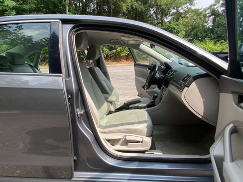 Used 2015 Volkswagen Passat 1.8T Limited Edition FWD image 43