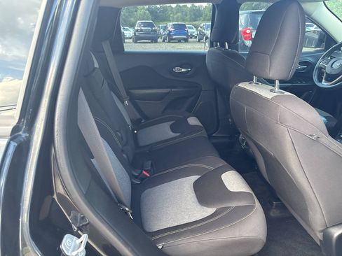 Used 2014 Jeep Cherokee Sport w/ Cold Weather Group AWD/4WD image 16