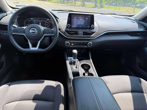 Used 2024 Nissan Altima 2.5 SV FWD image 15