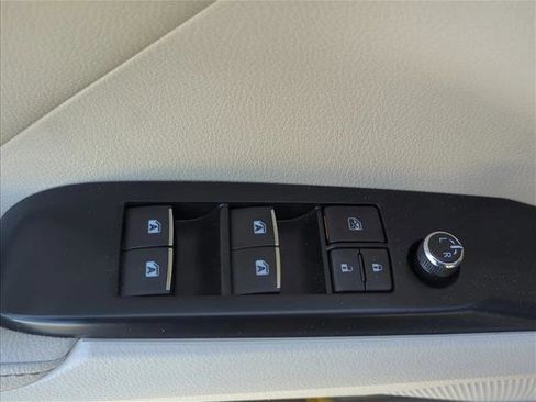 Certified 2020 Toyota Camry XLE FWD image 8