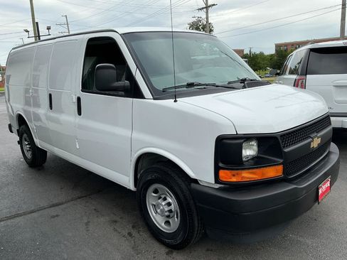 Used 2017 Chevrolet Express 3500 RWD image 3
