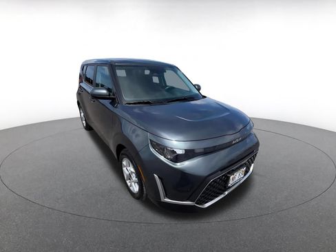 Used 2025 Kia Soul LX w/ LX Technology Package FWD image 3