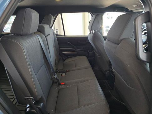 Used 2025 Toyota 4Runner SR5 AWD/4WD image 39