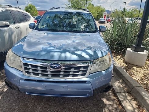 Used 2011 Subaru Forester 2.5X Premium w/ All-Weather Pkg AWD/4WD image 2