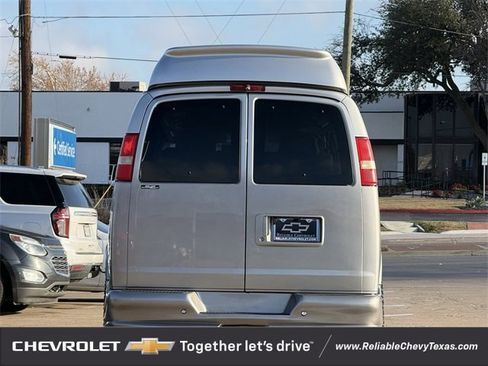 Used 2010 GMC Savana 2500 w/ Preferred Equipment Group image 7