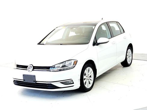 Used 2018 Volkswagen Golf SE image 2