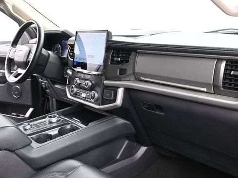 Used 2024 Ford Expedition XLT AWD/4WD image 38