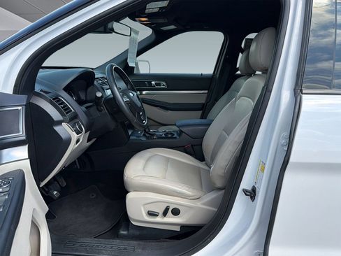 Used 2019 Ford Explorer XLT w/ Equipment Group 202A FWD image 9