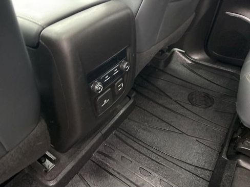 Used 2019 Buick Enclave Essence image 31