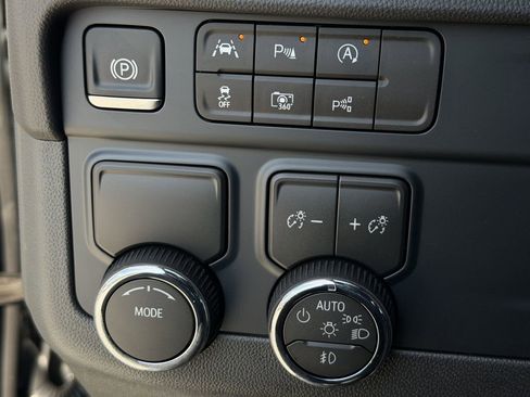 New 2026 Chevrolet Suburban Premier image 20