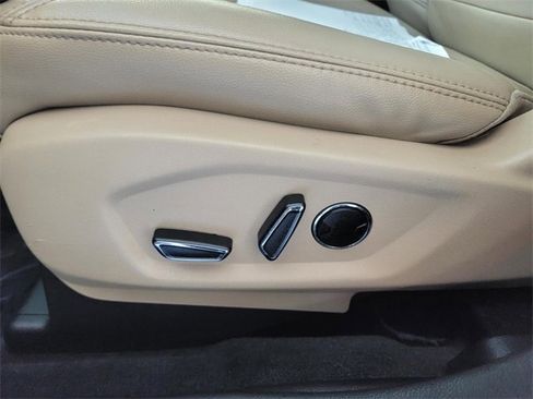 Used 2016 Ford Explorer XLT w/ Equipment Group 202A image 31