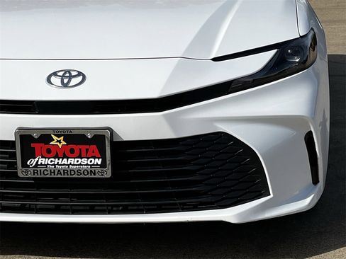 Used 2025 Toyota Camry LE image 5