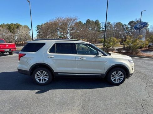 Used 2018 Ford Explorer XLT w/ Equipment Group 202A image 11