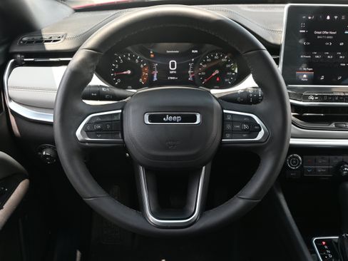 Used 2025 Jeep Compass Limited AWD/4WD image 17