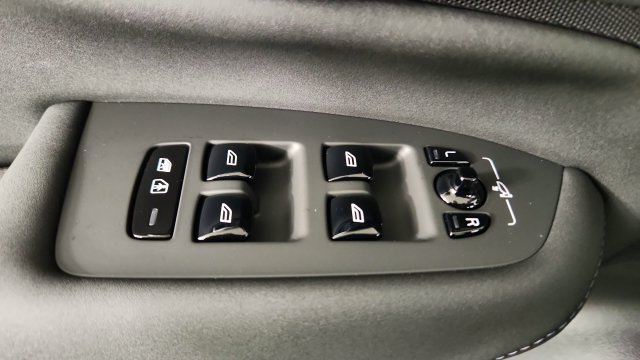 Used 2026 Volvo XC90 B5 Core AWD/4WD image 10