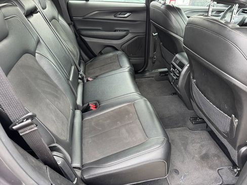 Used 2024 Jeep Grand Cherokee Altitude AWD/4WD image 18