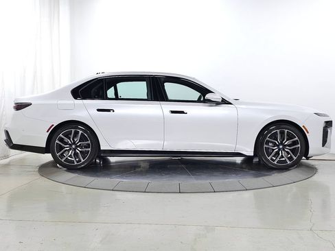 Used 2024 BMW 760i xDrive w/ Premium Package 2 AWD/4WD image 10
