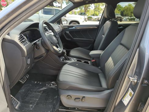 Used 2024 Volkswagen Tiguan SE R-Line FWD image 18