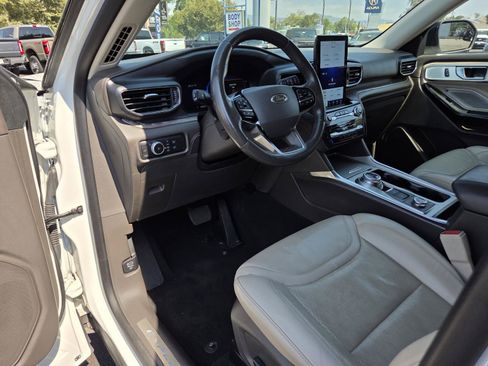 Used 2021 Ford Explorer Platinum w/ Equipment Group 601A AWD/4WD image 11