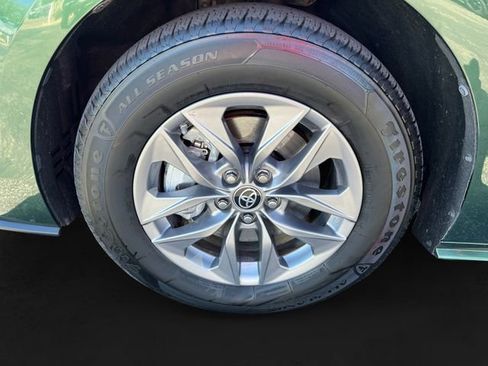 Certified 2023 Toyota Sienna XLE FWD image 11