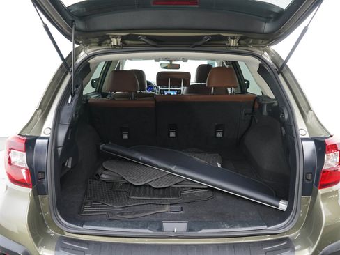 Used 2018 Subaru Outback 2.5i Touring AWD/4WD image 16