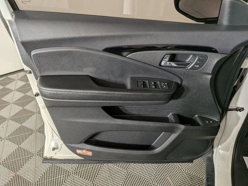 Used 2016 Honda Pilot Elite image 16