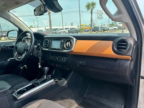 Used 2018 Toyota Tacoma SR5 RWD image 20